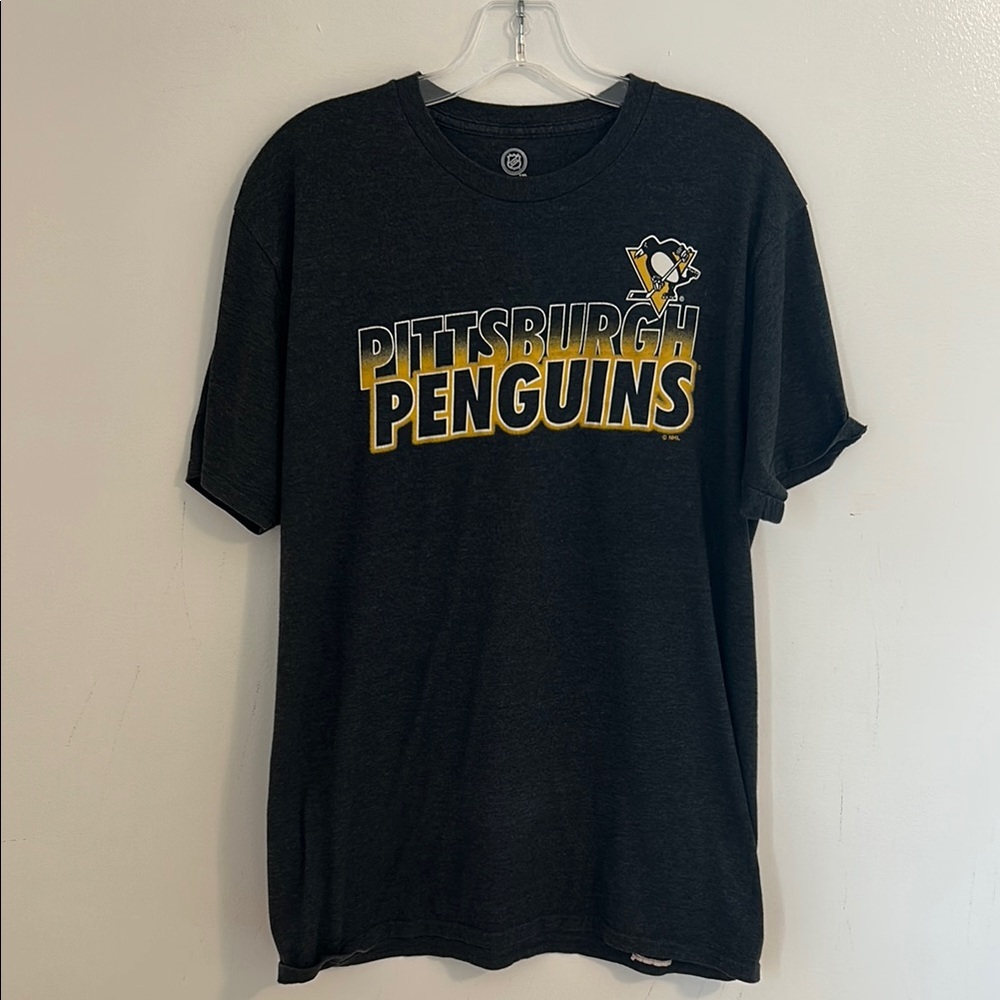 Pittsburgh Penguins NHL Officially Licensed Gray T-Shirt Size Lg. Igloo official